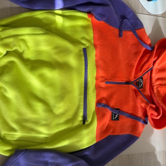 MASSIVE OUTDOOR HOODIE - Picture 2 of 5